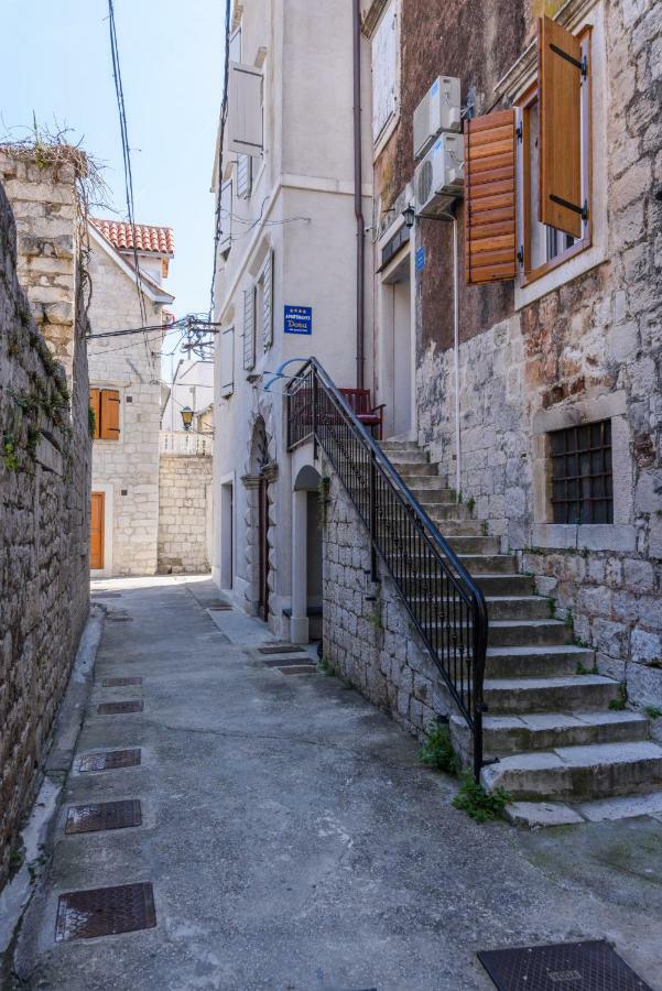 Apartments Dora -Free Parking Trogir Exterior foto