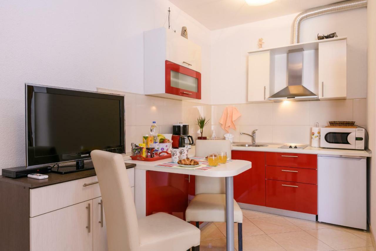 Apartments Dora -Free Parking Trogir Exterior foto