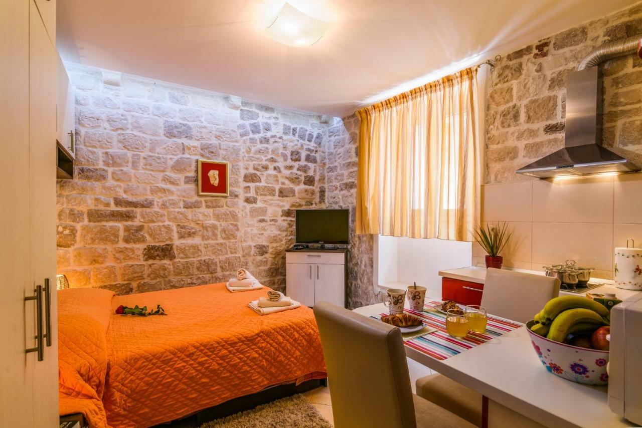 Apartments Dora -Free Parking Trogir Exterior foto