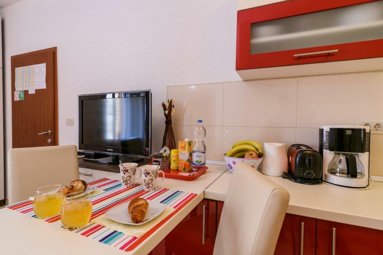Apartments Dora -Free Parking Trogir Exterior foto