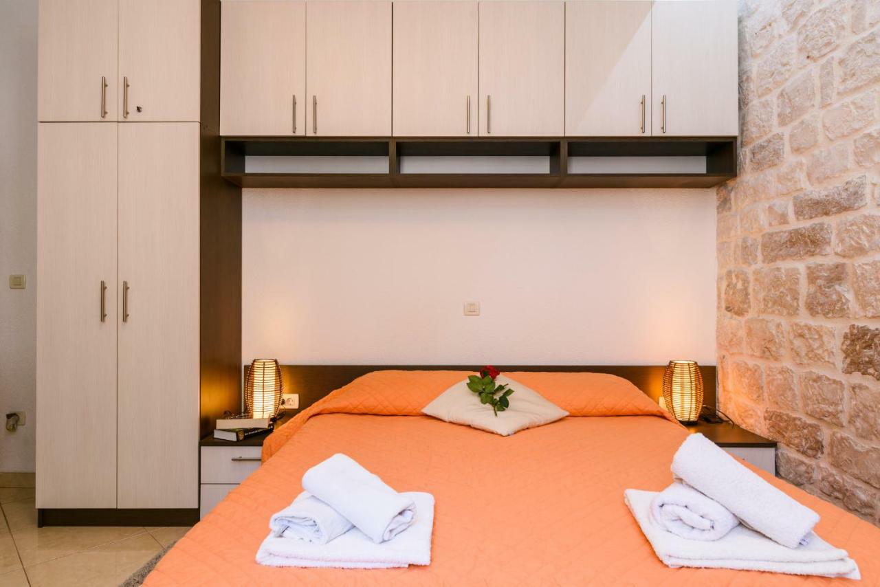 Apartments Dora -Free Parking Trogir Exterior foto